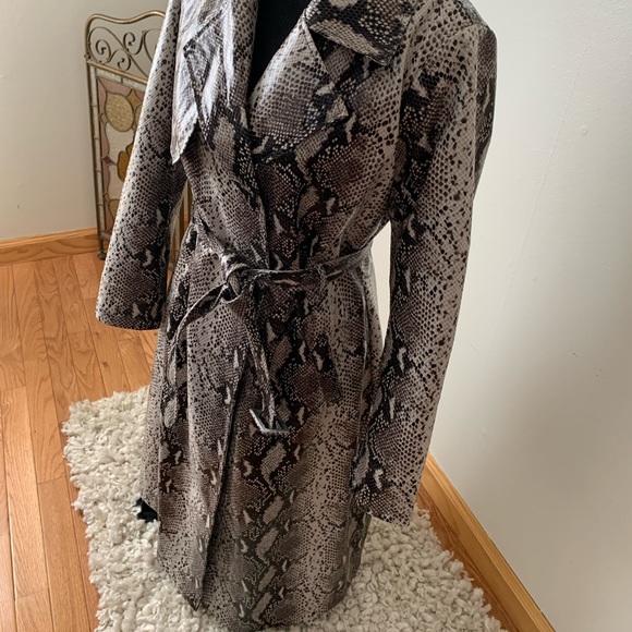 Faux snakeskin trench coat size 6 - Picture 8 of 9